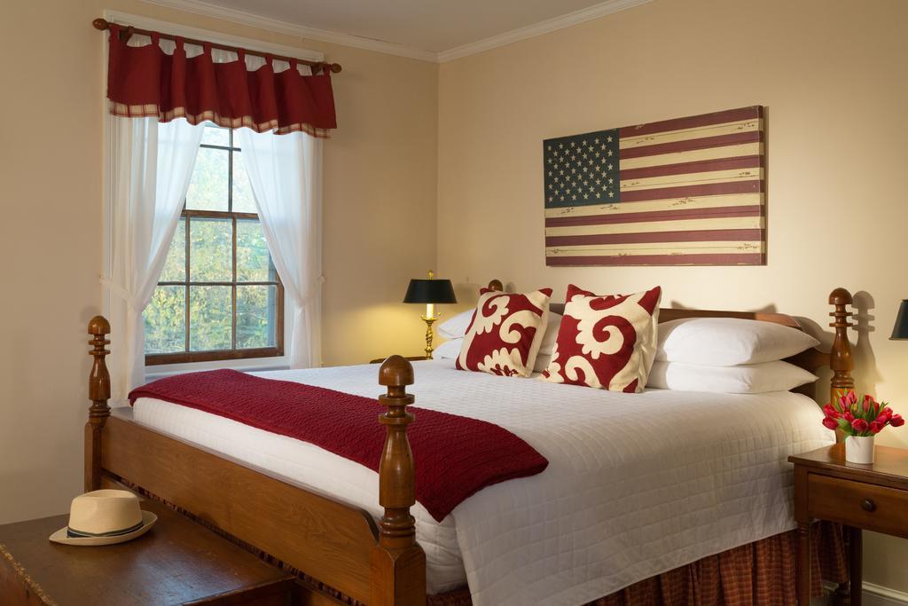Brampton 1860 Bed & Breakfast Честъртаун Стая снимка